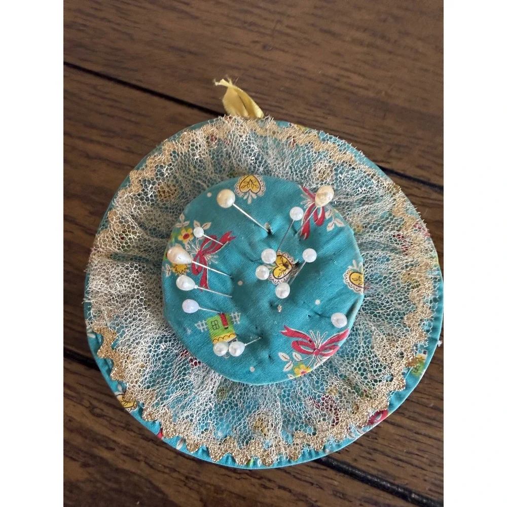 Unbranded vintage pin